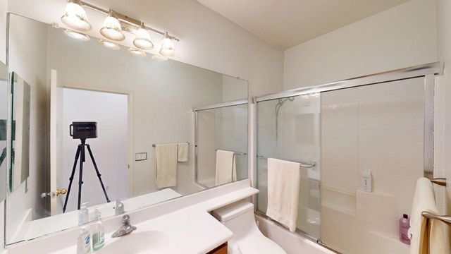2340 N Paseo De Anza, Palm Springs, CA 92262