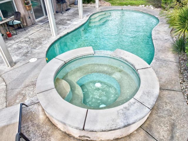 2340 N Paseo De Anza, Palm Springs, CA 92262