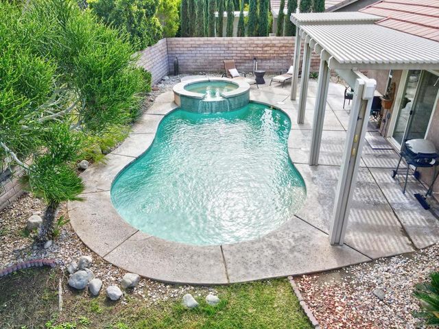 2340 N Paseo De Anza, Palm Springs, CA 92262