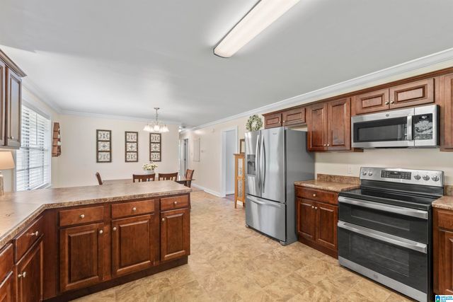 936 PINEWOOD AVENUE, Bessemer, AL 35023
