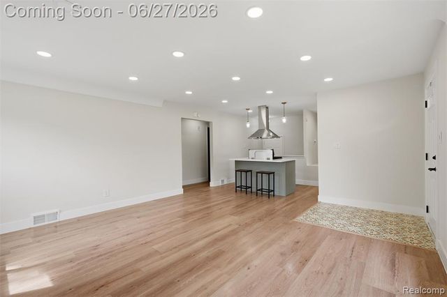 27407 Buckingham Street, Livonia, MI 48154