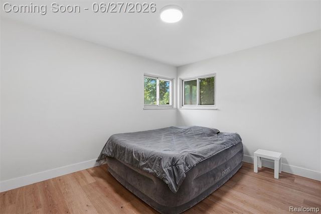 27407 Buckingham Street, Livonia, MI 48154