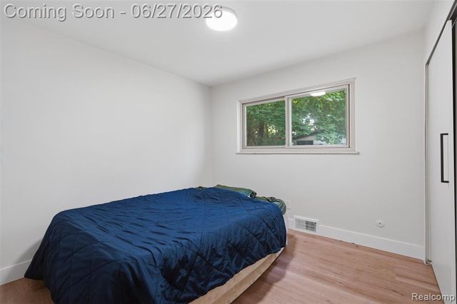 27407 Buckingham Street, Livonia, MI 48154