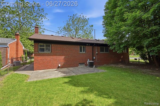 27407 Buckingham Street, Livonia, MI 48154