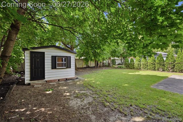 27407 Buckingham Street, Livonia, MI 48154