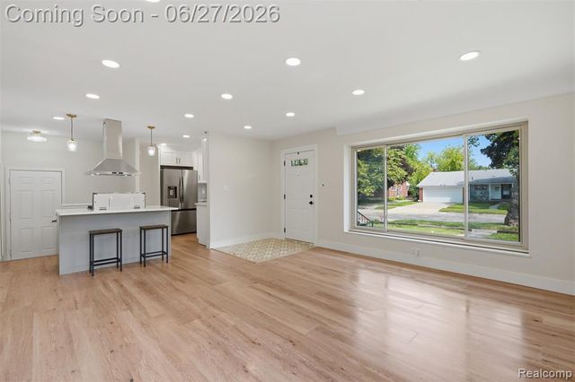 27407 Buckingham Street, Livonia, MI 48154