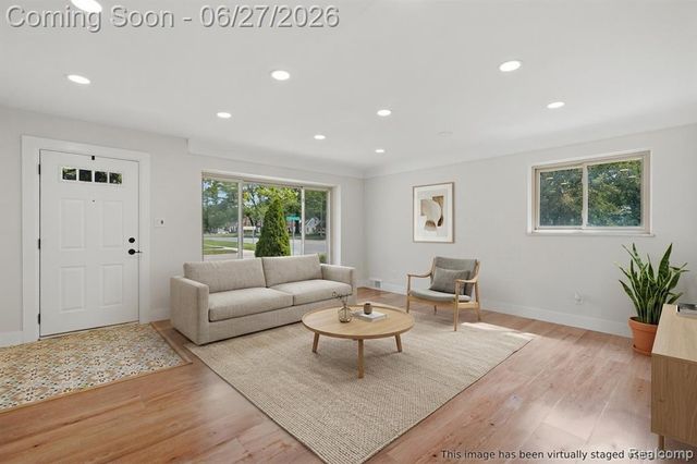 27407 Buckingham Street, Livonia, MI 48154