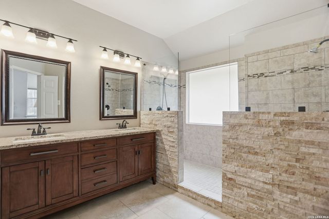 13502 CHARTER BEND DR, San Antonio, TX 78231