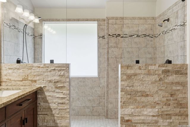 13502 CHARTER BEND DR, San Antonio, TX 78231