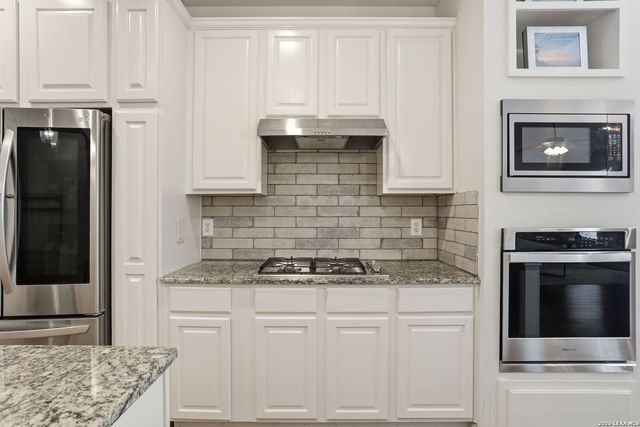 13502 CHARTER BEND DR, San Antonio, TX 78231