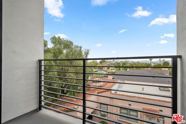 1920 S Sherbourne Drive, Los Angeles, CA 90034