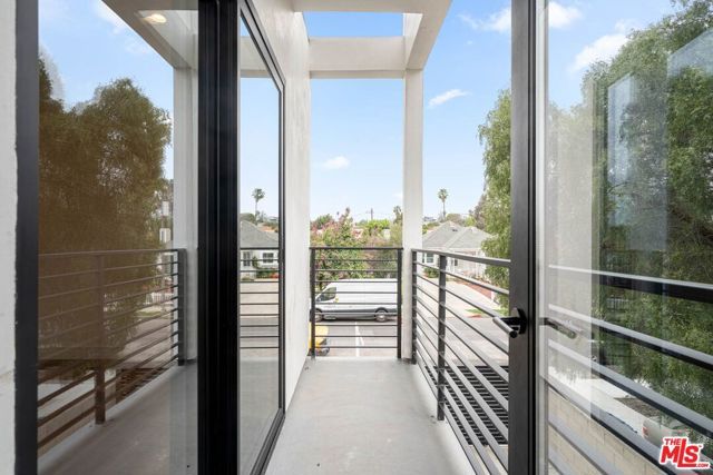 1920 S Sherbourne Drive, Los Angeles, CA 90034