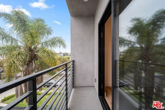 1920 S Sherbourne Drive, Los Angeles, CA 90034