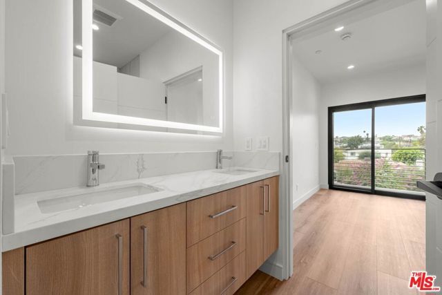 1920 S Sherbourne Drive, Los Angeles, CA 90034