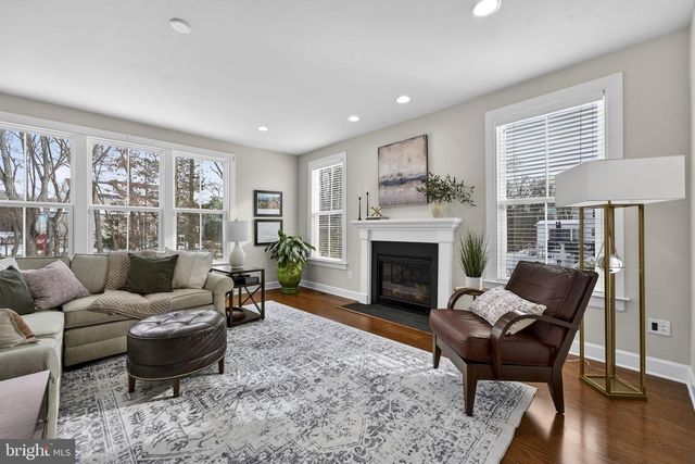 41263 CHATHAM GREEN CIR, Aldie, VA 20105