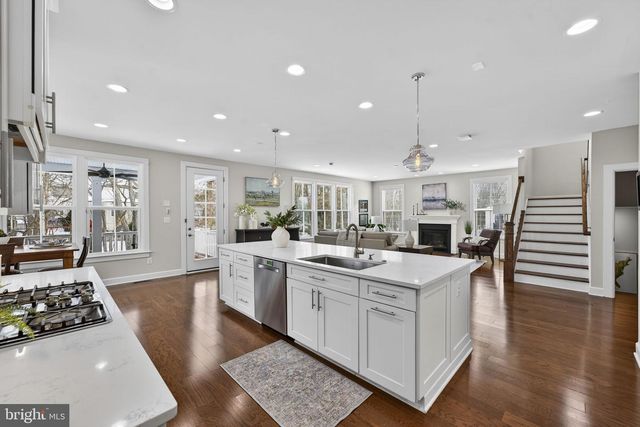 41263 CHATHAM GREEN CIR, Aldie, VA 20105