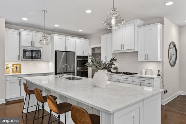 41263 CHATHAM GREEN CIR, Aldie, VA 20105