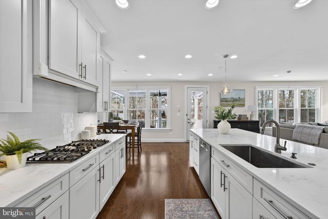 41263 CHATHAM GREEN CIR, Aldie, VA 20105