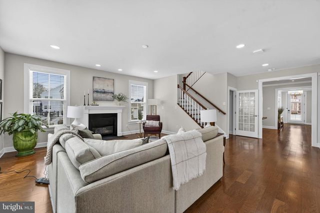 41263 CHATHAM GREEN CIR, Aldie, VA 20105