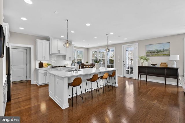 41263 CHATHAM GREEN CIR, Aldie, VA 20105