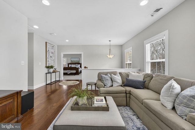 41263 CHATHAM GREEN CIR, Aldie, VA 20105