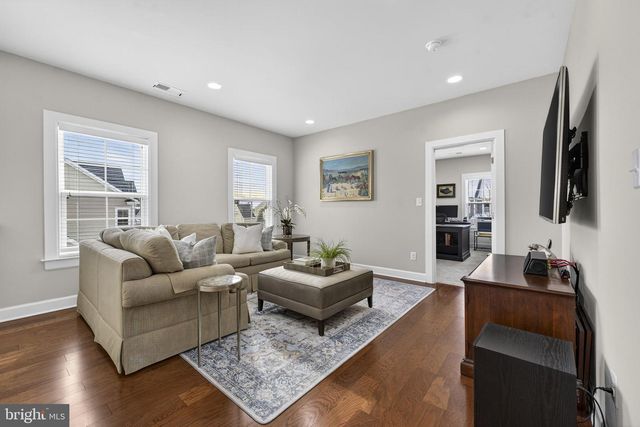 41263 CHATHAM GREEN CIR, Aldie, VA 20105