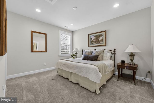 41263 CHATHAM GREEN CIR, Aldie, VA 20105