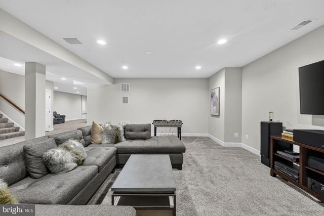 41263 CHATHAM GREEN CIR, Aldie, VA 20105