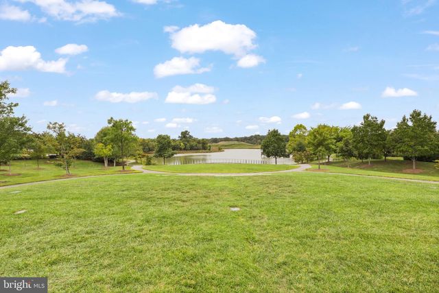 41263 CHATHAM GREEN CIR, Aldie, VA 20105