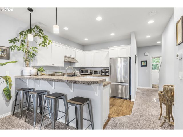 10246 Nw FORESTVIEW Way, Portland, OR 97229