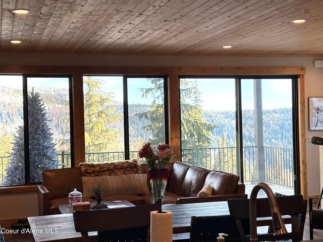 95 Harrison Ln, Sandpoint, ID 83864