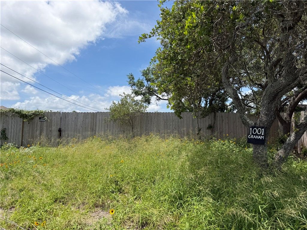 1001 Graham, Corpus Christi, TX 78418 — exterior