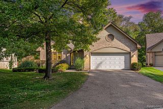 6830 Heron Point, West Bloomfield, MI 48323