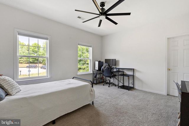 100 RIVER RIDGE LN, Fredericksburg, VA 22406