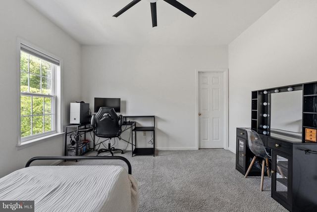 100 RIVER RIDGE LN, Fredericksburg, VA 22406