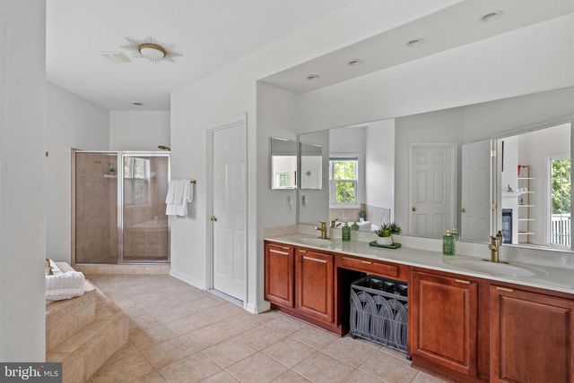 100 RIVER RIDGE LN, Fredericksburg, VA 22406