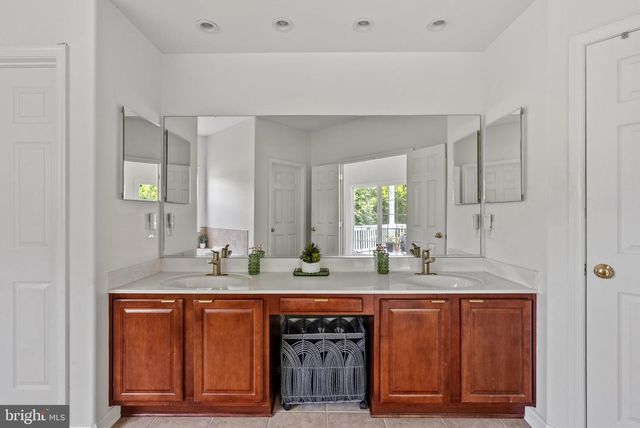 100 RIVER RIDGE LN, Fredericksburg, VA 22406