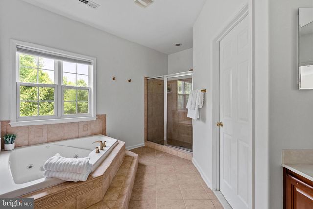 100 RIVER RIDGE LN, Fredericksburg, VA 22406