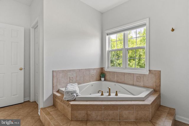 100 RIVER RIDGE LN, Fredericksburg, VA 22406