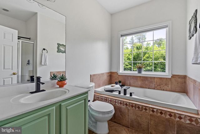 100 RIVER RIDGE LN, Fredericksburg, VA 22406