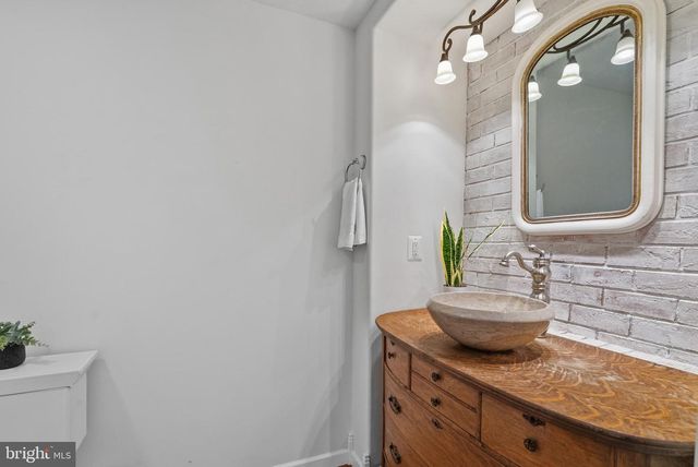 100 RIVER RIDGE LN, Fredericksburg, VA 22406
