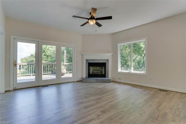 936 Wilson LN, Hampton, VA 23663