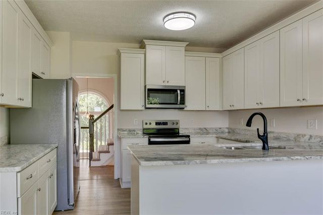 936 Wilson LN, Hampton, VA 23663