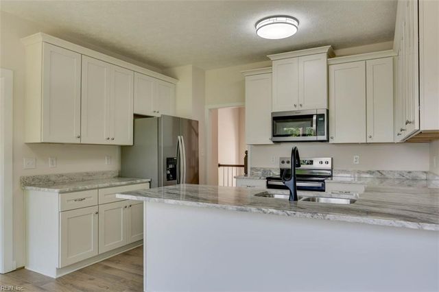 936 Wilson LN, Hampton, VA 23663