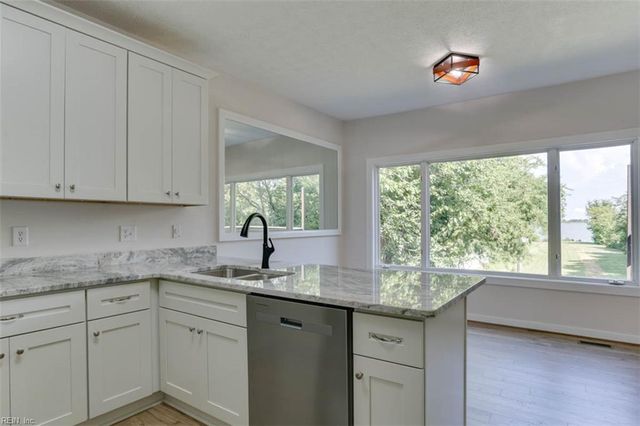 936 Wilson LN, Hampton, VA 23663