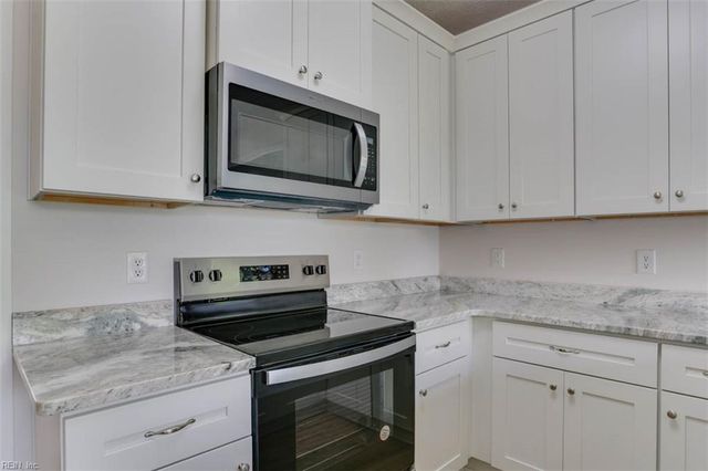 936 Wilson LN, Hampton, VA 23663