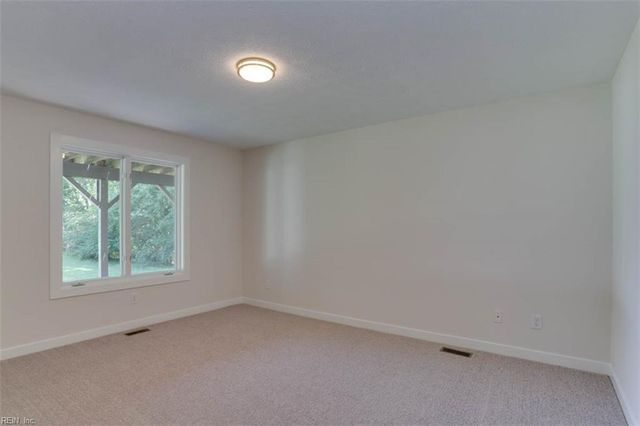 936 Wilson LN, Hampton, VA 23663
