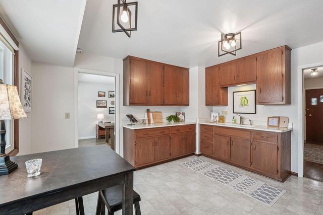 1213 W Glen River ROAD, Glendale, WI 53217