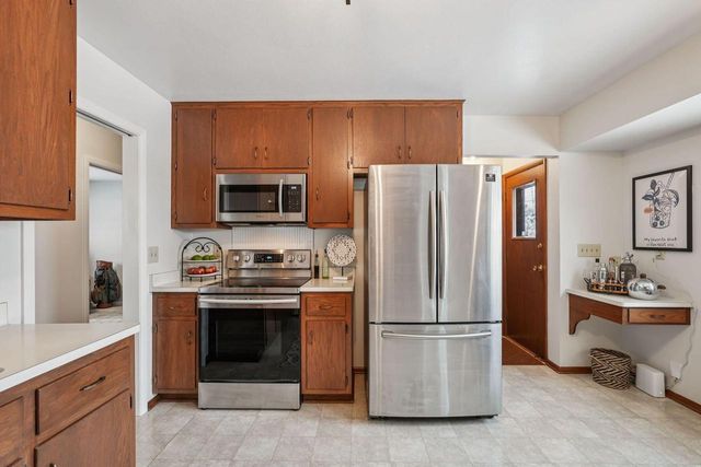 1213 W Glen River ROAD, Glendale, WI 53217