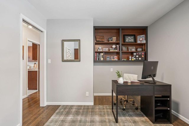 1213 W Glen River ROAD, Glendale, WI 53217